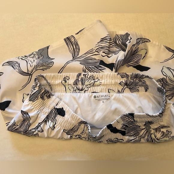 Athleta floral print athletic run shorts Sz-S. C1 - Picture 7 of 10